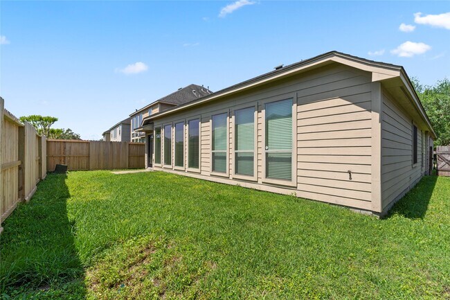 Building Photo - 4423 Long Creek Dr