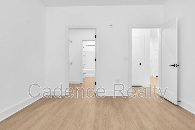 Building Photo - 614 S Kerr Ave