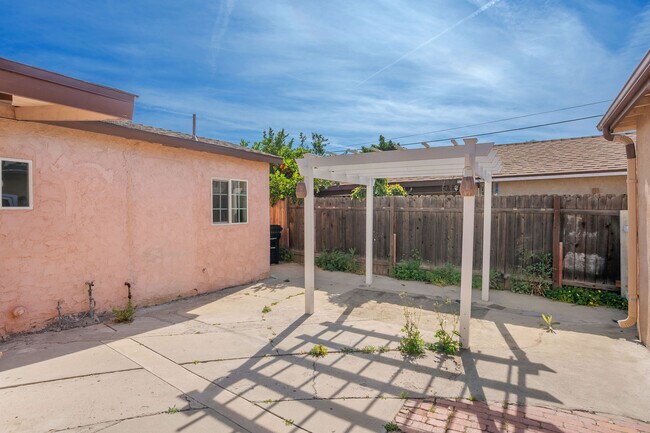 Building Photo - Acala Ave