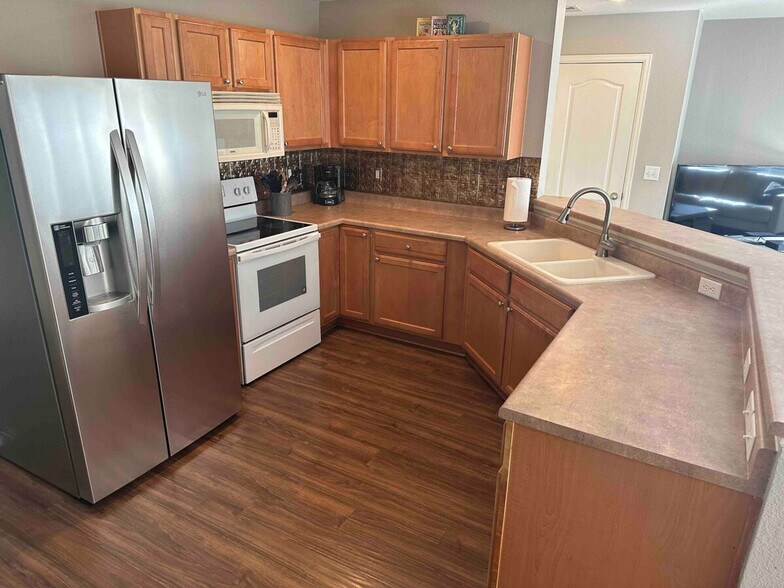 Building Photo - 12810 Roosevelt Ln