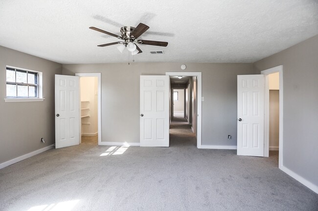 Building Photo - 502 Rosewood Dr