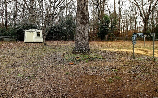 Building Photo - 213 Ross Rd