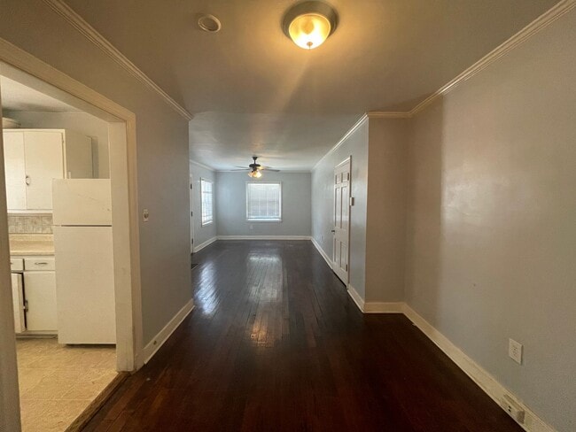 Building Photo - 1 bedroom duplex with washer and dryer