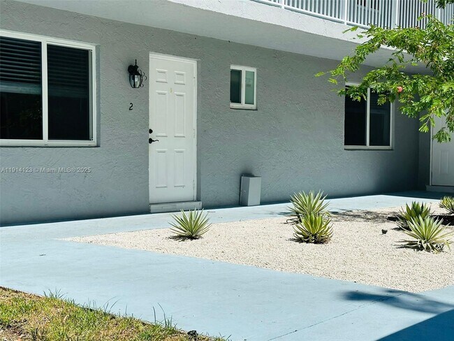 Building Photo - 414 SE 14th St