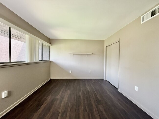 Building Photo - 785 S Village Dr