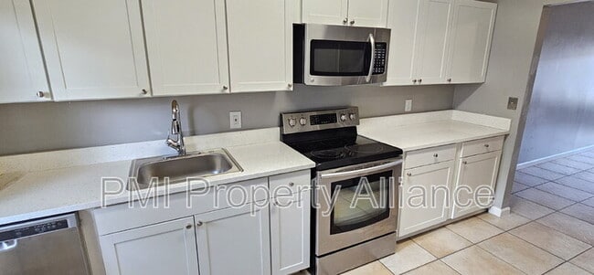 Primary Photo - 725 Northlake Blvd