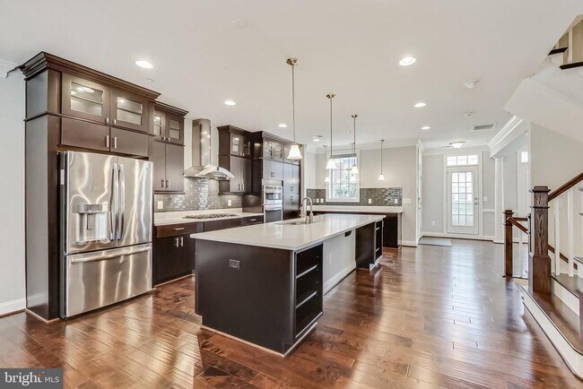 Building Photo - 605 Fair Winds Way