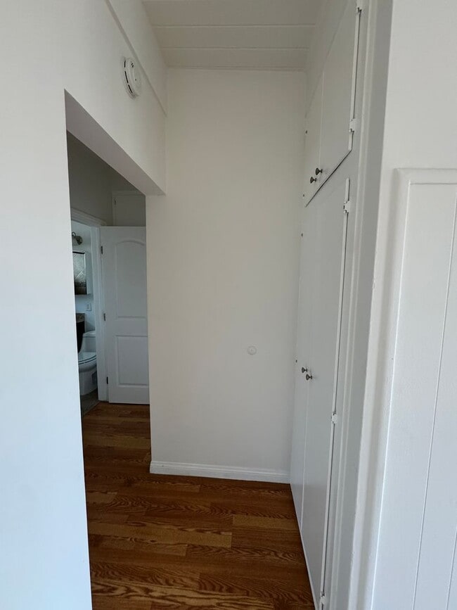 Building Photo - Comfortable 1-Bedroom in Gardena with Park...
