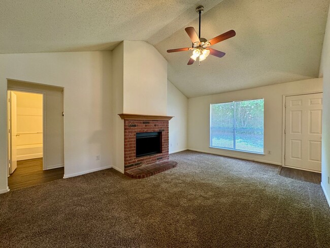 Building Photo - Duplex