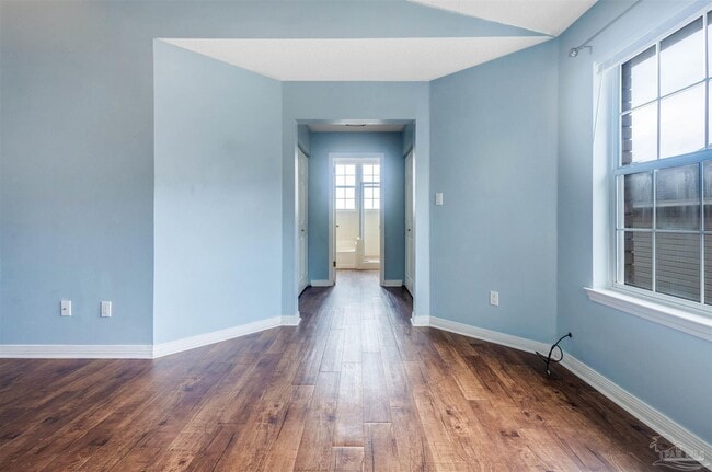 Building Photo - 2060 Cambridge Cir