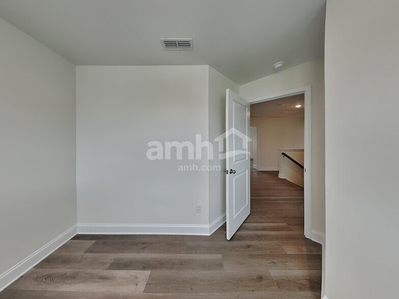 Building Photo - 3507 Lincoln Hts Ln