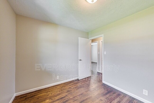 Building Photo - 1302 S Sheridan Ave