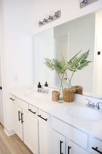 Building Photo - 10337 Church Hammock Rd