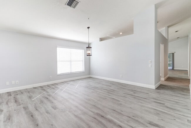 Building Photo - 29806 Morningmist Dr