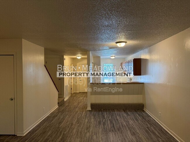 Building Photo - 10417 Victoria Dr