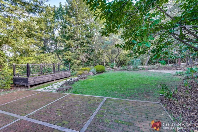 Building Photo - Spacious Los Altos Hills Home with Stunnin...