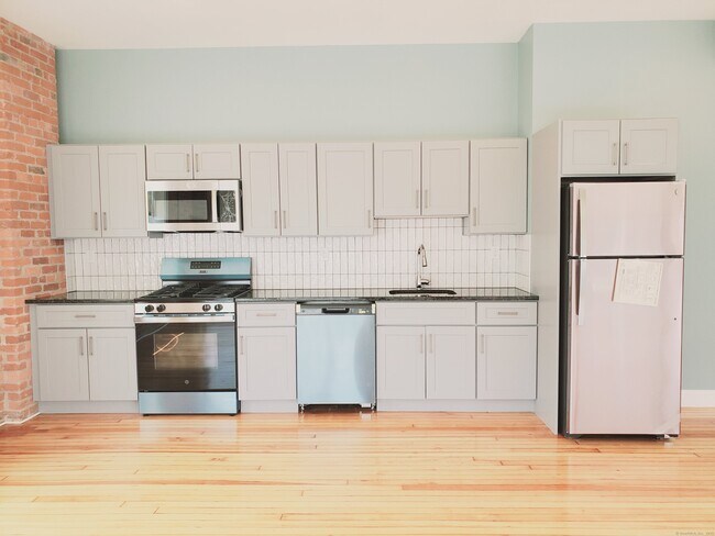 Primary Photo - 61 Washington St