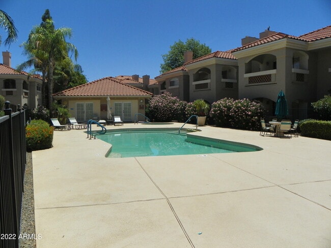 Building Photo - 8653 E Royal Palm Rd