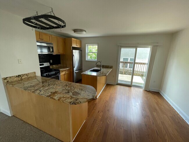 Building Photo - 406 Leverington Ave