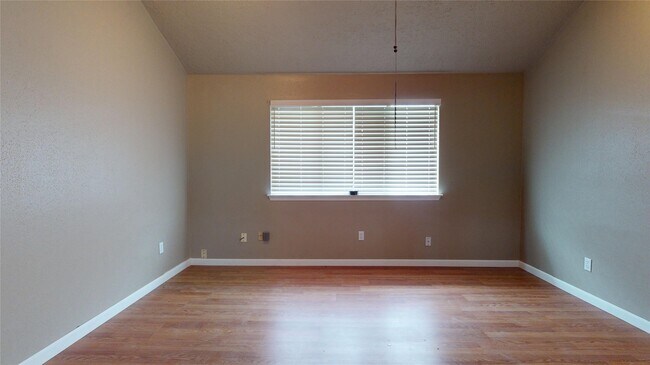 Building Photo - 1022 Manorglen Dr