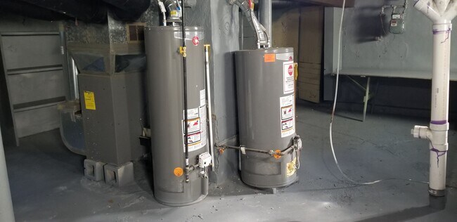 Building Photo - 7408 Dudley Ave