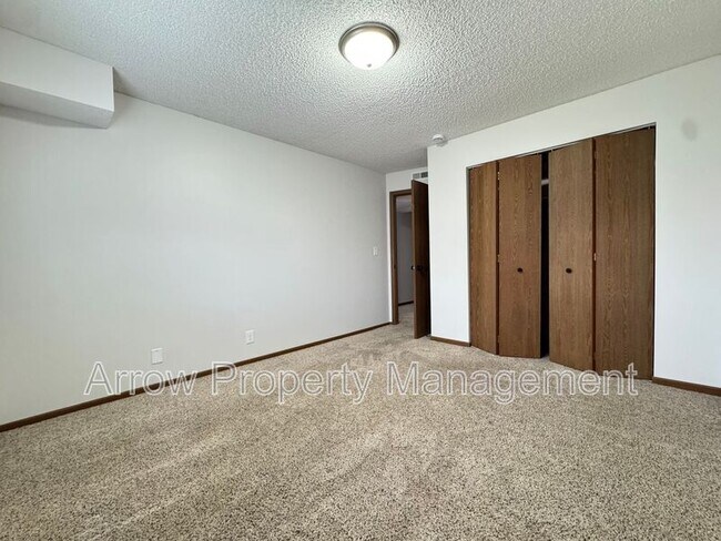 Building Photo - 3405 Holdrege St