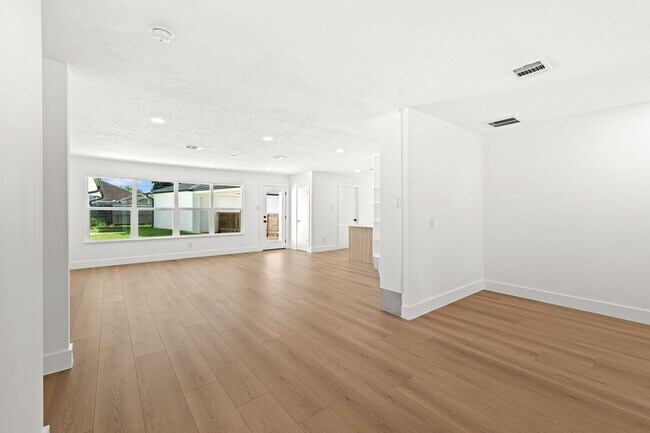Building Photo - 7631 Westwind Ln