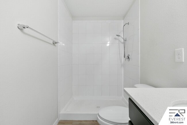 Building Photo - LIKE NEW 3/2/1 TOWNHOUSE IN DESIRABLE SEMINOLE WOODS