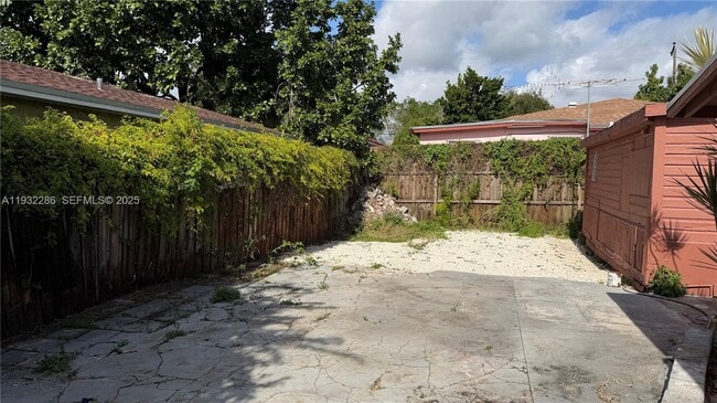 Building Photo - 329 NE 58th St