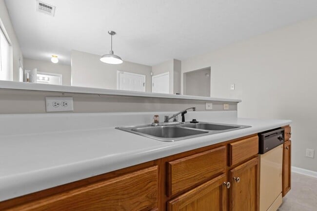 Building Photo - 2284 Oakland Spring Dr