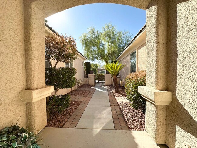 Building Photo - 4684 Riva De Romanza St