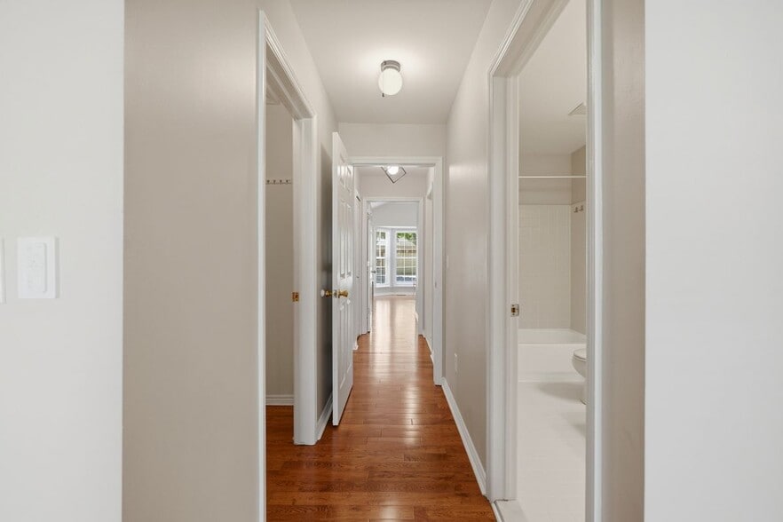 Building Photo - 4421 Honeysuckle Dr