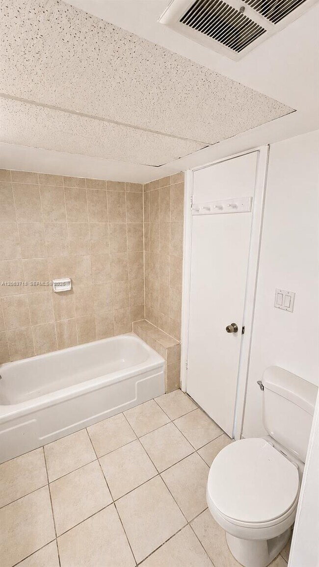 Building Photo - 3101 Oakland Shores Dr