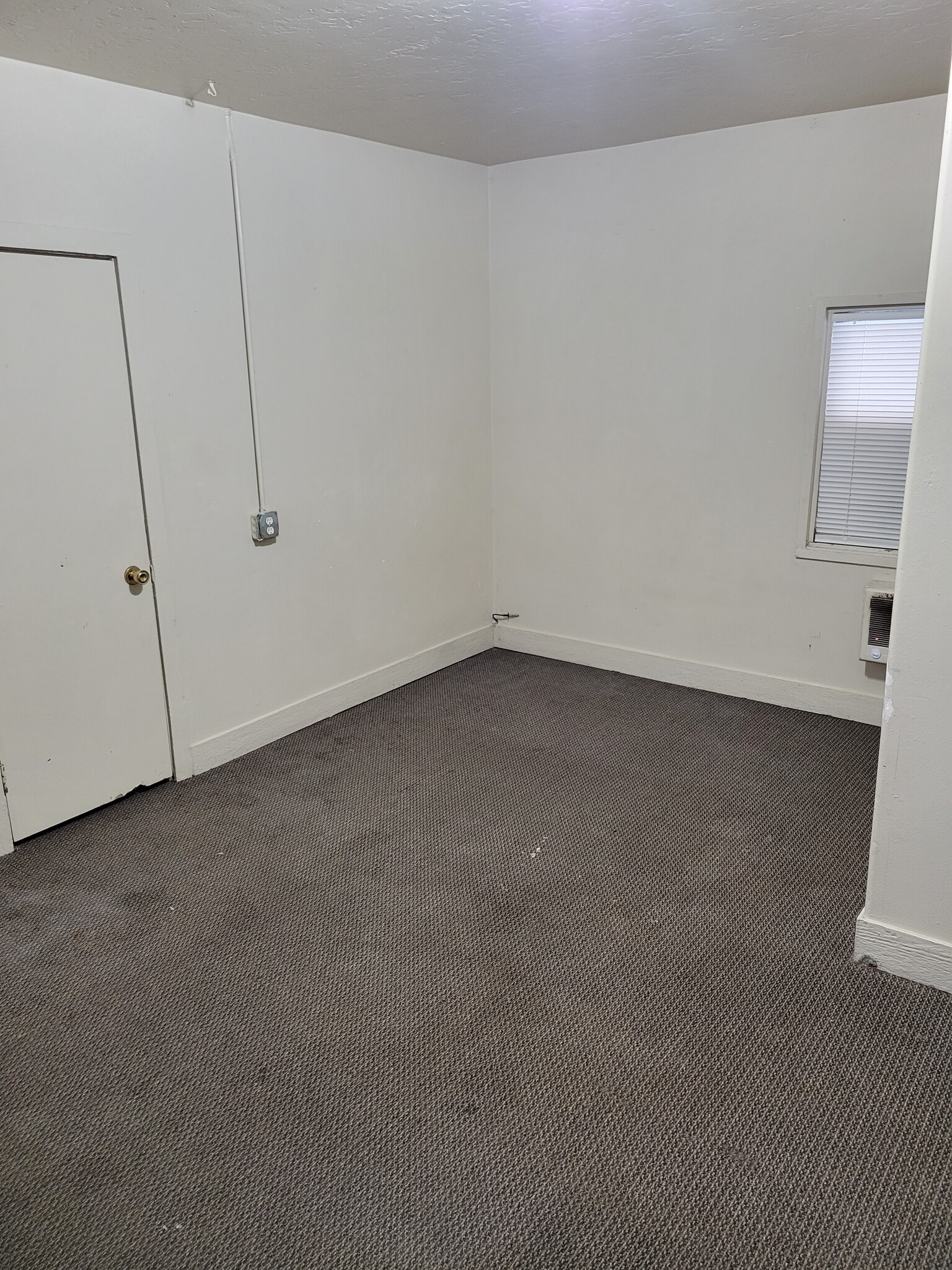 Building Photo - 393 S Eastern Ave