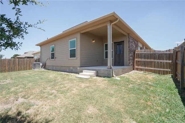 Building Photo - Beautiful and Spacious 4 BR / 3 BA Home fo...