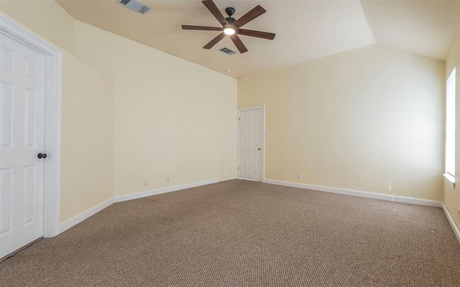 Building Photo - 2814 Bluejay Dr