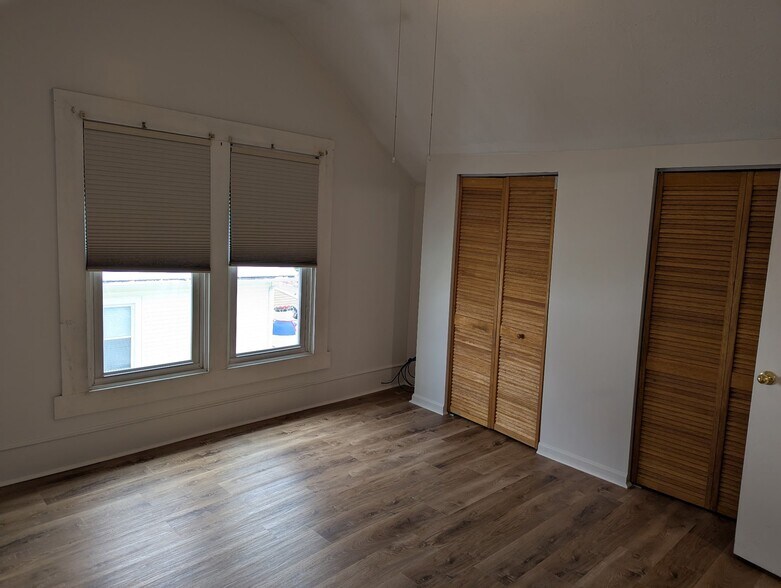 Building Photo - 1742 E Elm St