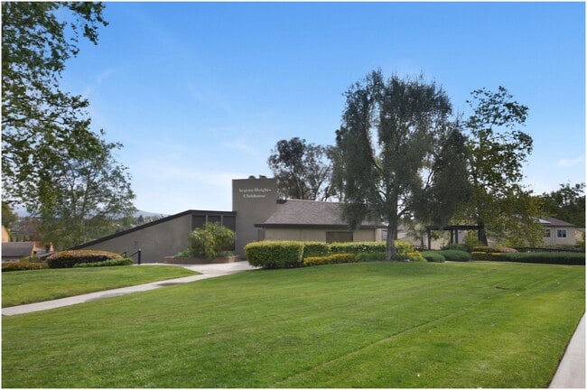 Building Photo - CHARMING SINGLE LEVEL HOME!