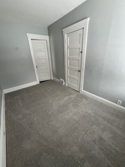 Building Photo - 4014 Brooklyn Ave