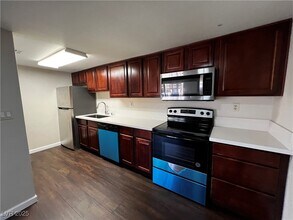 Building Photo - 5021 River Glen Dr