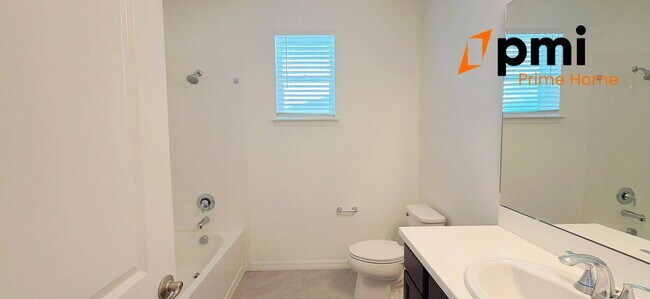 Building Photo - Luxury Living in Winter Garden – 4-Bedroom and 3.5-Bathrooms Home with Screened Patio & EV Charging