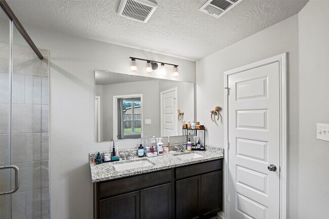 Building Photo - 428 Shoreview Dr