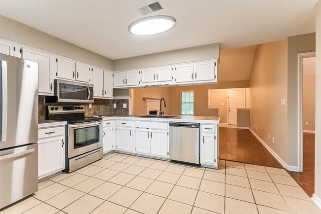 Building Photo - 5819 Waverly Dr
