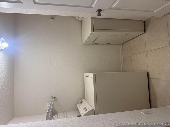 Building Photo - 6650 W Sample Rd