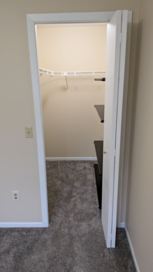 Building Photo - Stunning 2 Bedroom Home in The Heart of Eagan