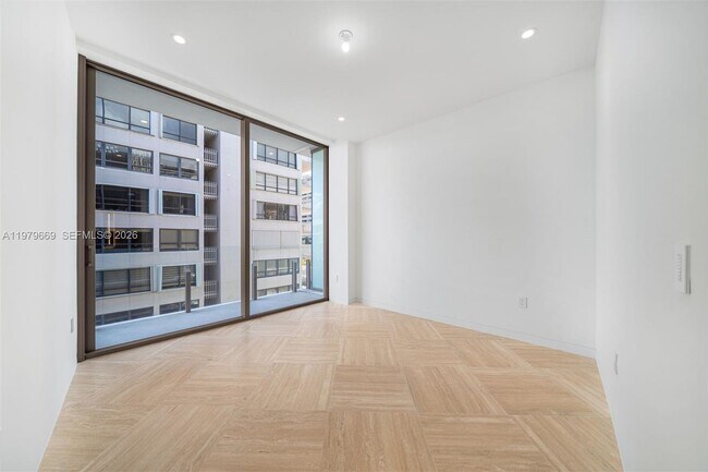 Building Photo - 5 Grove Isle Dr