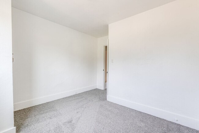 Building Photo - 2120 Salisbury St