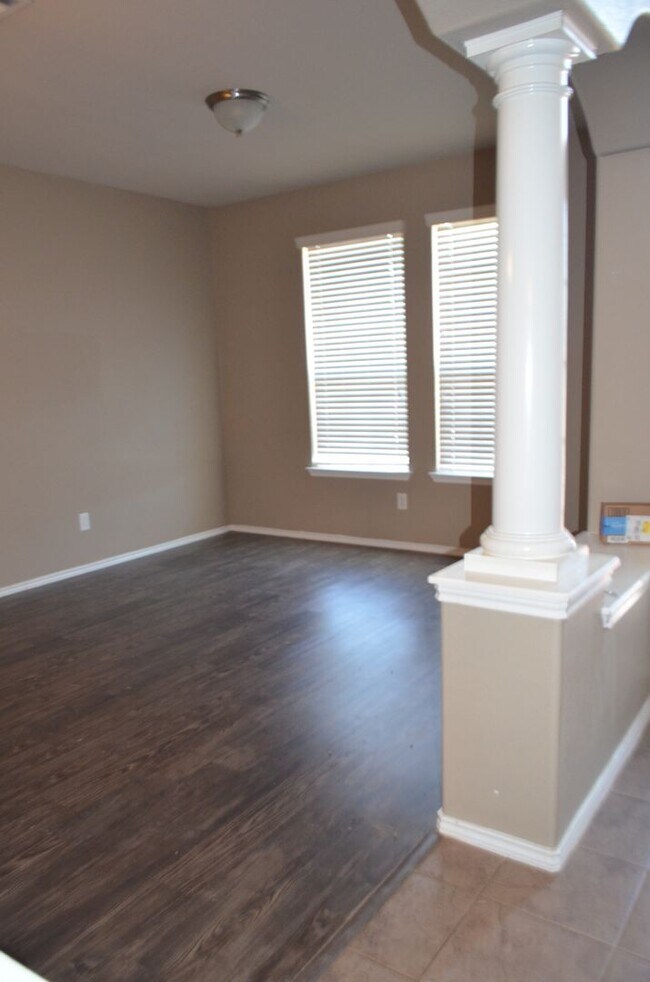 Building Photo - Over 3000 square feet with 3 car garage!