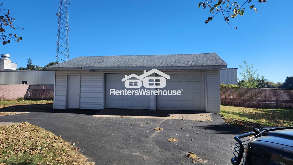 Building Photo - 1210 Davis St