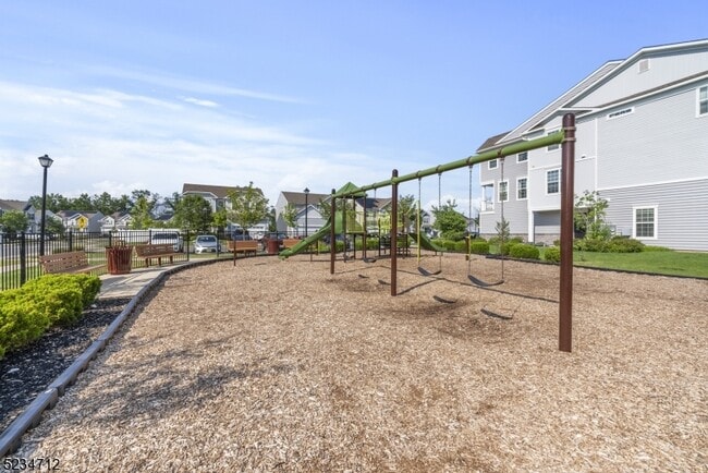 Building Photo - 19 Tippet St